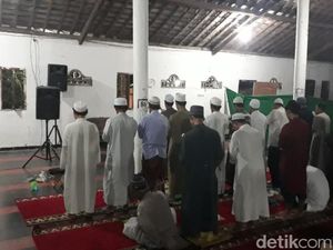 Warga Boleh Ikut Salat Tarawih 8 Jam, Ini Syaratnya