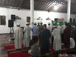 Di Magetan, Salat Tarawihnya Bisa Sampai 8 Jam