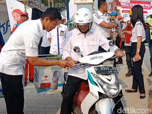 Menhub Cek Titik Penyedia BBM di Jalur Tol Fungsional Brebes Menhub Cek Titik Penyedia BBM di Jalur Tol Fungsional Brebes