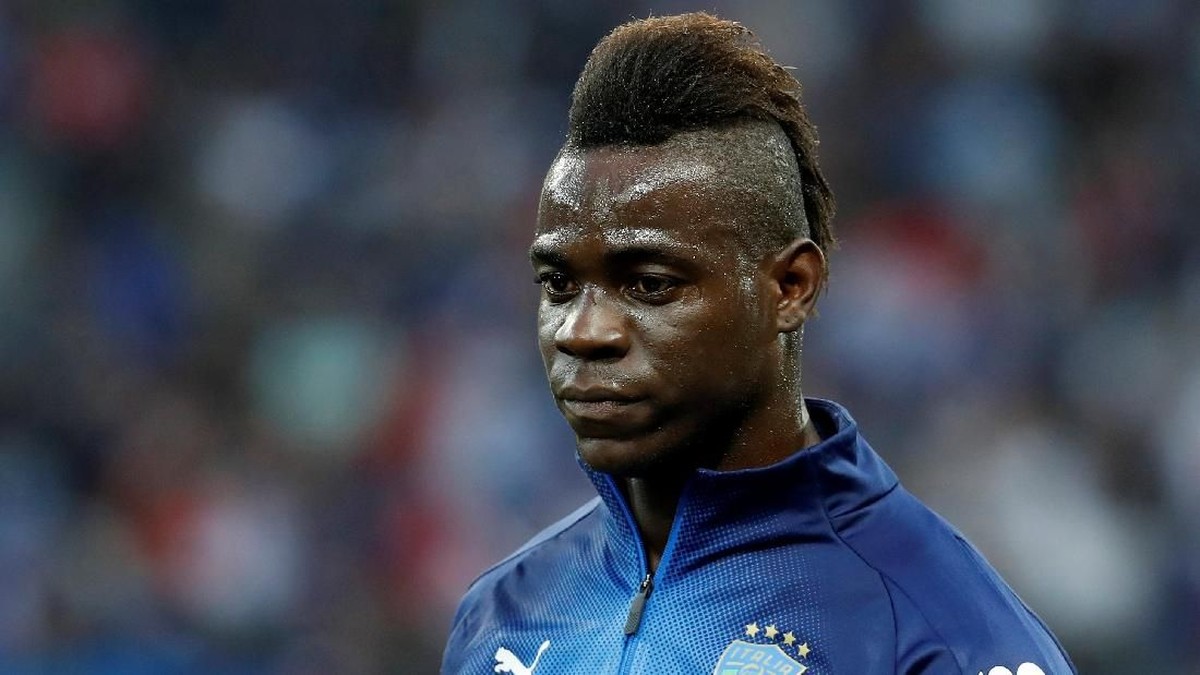 Mario Balotelli masih diberi kesempatan bersaing tempat di Timnas Italia. (Foto: Eric Gaillard/Reuters)