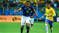 Antonio Valencia masih menjadi andalan utama Manchester United di sektor bek kanan, tapi ia hanya akan jadi penonton untuk Piala Dunia 2018. Negaranya, Ekuador, tidak lolos dari kualifikasi. (Foto: Lucas Uebel/Getty Images)