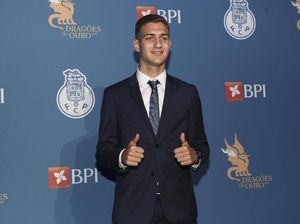 Bek Porto Dikabarkan Selesai Jalani Tes Medis di Manchester United