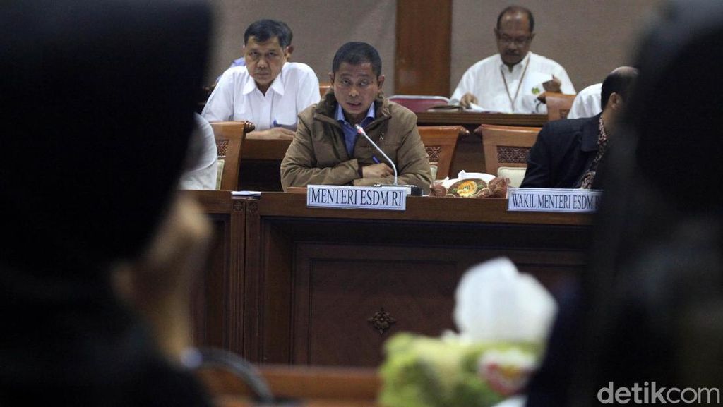 Jonan dan DPR Bahas Anggaran Kementerian Tahun 2019 Jonan dan DPR Bahas Anggaran Kementerian Tahun 2019