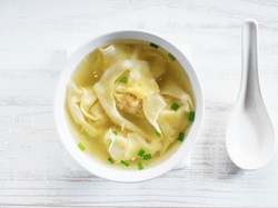 Begini Trik Membuat Sup Pangsit yang Seenak Buatan Restoran