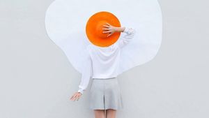 Wow! Dua Seniman Ini Buat Foto Keren dengan Makanan