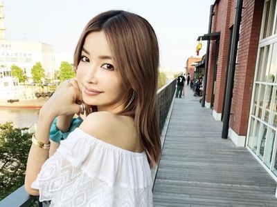Pesona Janda Cantik yang Tampak Seperti Remaja, Faktanya Usianya 47