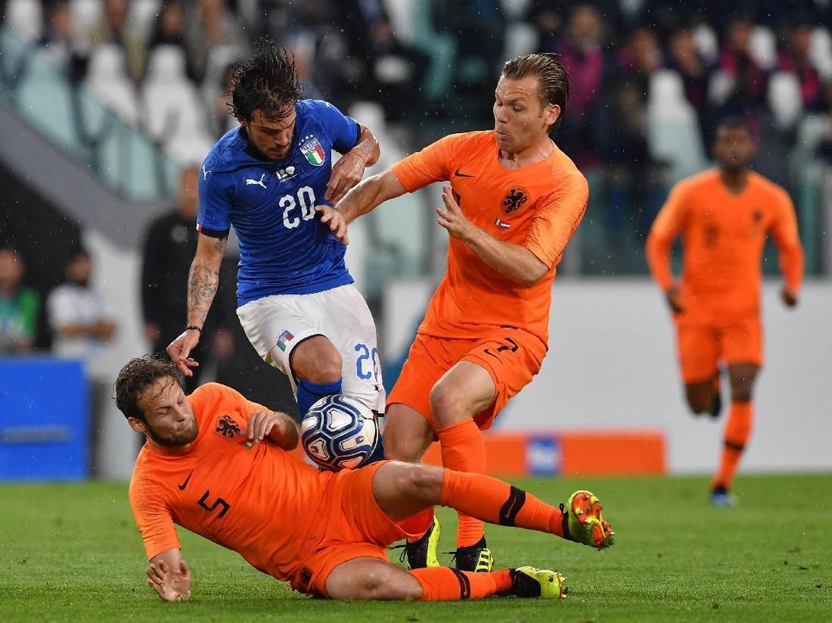 Italia berimbang 1-1 dengan Belanda. (Foto: Valerio Pennicino/Getty Images)