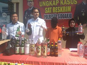 Pria Ini Oplos Jamu dengan Miras Diaku Sebagai Obat Kuat Pria Ini Oplos Jamu dengan Miras Diaku Sebagai Obat Kuat