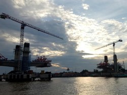 Pekerja Adhi Karya Terjatuh di Sungai Musi dan Belum Ditemukan