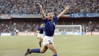 Salvatore Schillaci meraih Bola Emas Piala Dunia 1990 setelah menjadi top skorer (6 gol), walaupun saat itu Italia harus rela berada di posisi ketiga. (Foto: DANIEL GARCIA/AFP)