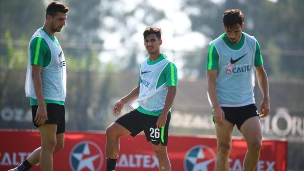 Daniel Arzani (tengah) punya kemampuan hebat sebagai gelandang serang.