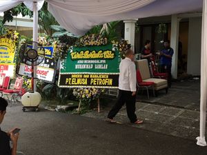 Suasana Rumah Duka Ayahanda Olla Ramlan Suasana Rumah Duka Ayahanda Olla Ramlan