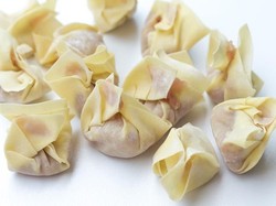 Masak Apa Hari Ini : Ayam Asam Manis dan Pangsit Udang Goreng ala Restoran