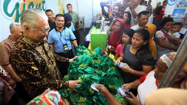 Warga Serbu Bazar Ramadan