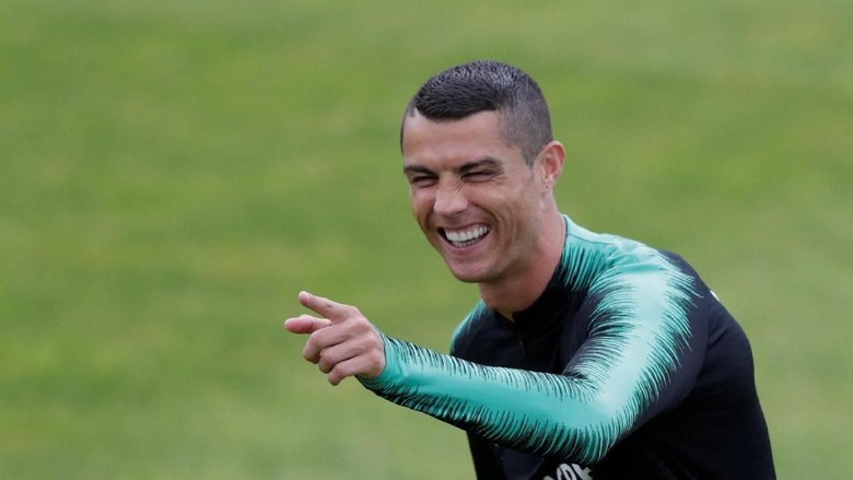Madrid Terpuruk karena Kepergian Ronaldo Madrid Terpuruk karena Kepergian Ronaldo