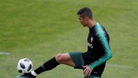 Ronaldo akan melakoni Piala Dunia keempatnya setelah 2006, 2010, dan 2014. Pencapaian terbaiknya tentu membawa Portugal ke semifinal Piala Dunia 2006 di Jerman sebelum dikalahkan Prancis. (Rafael Marchante/REUTERS)
