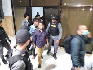 Tasdi Diciduk KPK, Bambang Hariyanto Jadi Plt Ketua PDIP Purbalingga Tasdi Diciduk KPK, Bambang Hariyanto Jadi Plt Ketua PDIP Purbalingga