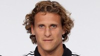 Di Afrika Selatan pada gelaran Piala Dunia 2010, Diego Forlan dari Uruguay menjadi salah satu top skorer bersama turnamen. Ia melengkapinya dengan predikat pemain terbaik untuk meraih Bola Emas, saat Uruguay finis keempat. (Foto: Miguel Villagran/Getty Images)