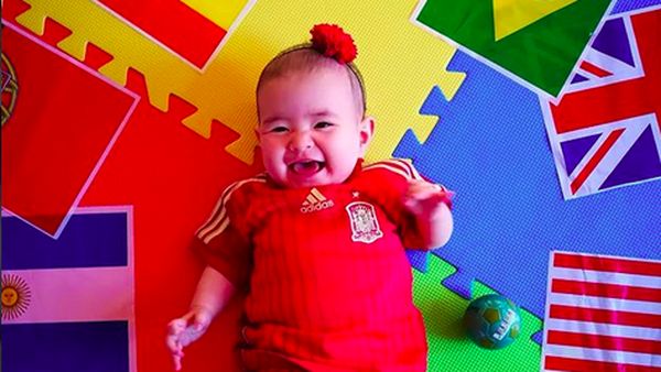 Pakai Jersey Bola, Bayi-bayi Ini Lucu Banget