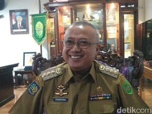 Fadli Zon: Bupati Bantul Loyal ke Jokowi Sebagai Atasan Fadli Zon: Bupati Bantul Loyal ke Jokowi Sebagai Atasan