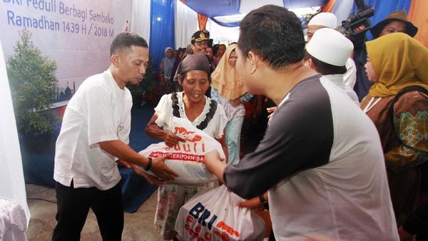BRI Bagikan Ribuan Paket Sembako Gratis