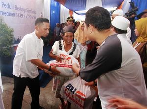 BRI Bagikan Ribuan Paket Sembako Gratis