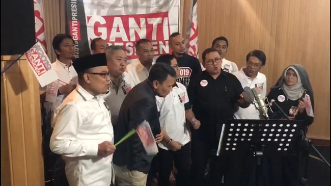 Studio Rekaman Sayangkan Pemasangan Atribut #2019GantiPresiden