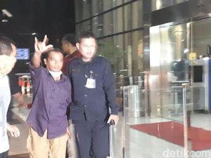 Bupati Purbalingga Salam Metal di KPK, PDIP: Memprihatinkan Bupati Purbalingga Salam Metal di KPK, PDIP: Memprihatinkan