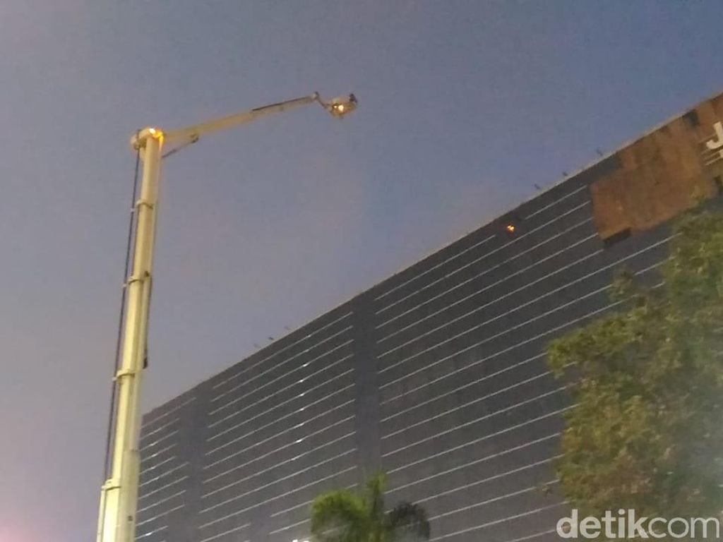 Kondisi Terkini Kebakaran di PRJ: Asap Tebal Menghilang Kondisi Terkini Kebakaran di PRJ: Asap Tebal Menghilang
