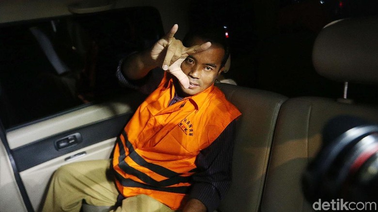 Bupati Purbalingga Salam Metal di KPK, Gerindra Sindir PDIP