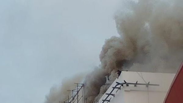 Foto: Penampakan Asap Membubung Tinggi Akibat Kebakaran di PRJ