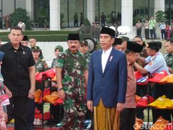 Gatot Nurmantyo Ikut Bukber Bersama Jokowi di Mabes TNI
