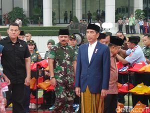 Jokowi Buka Puasa Bersama Panglima dan Kapolri di Mabes TNI