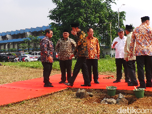 Jokowi Kaget Luas Lahan Kampus UIII 142 Hektare Jokowi Kaget Luas Lahan Kampus UIII 142 Hektare