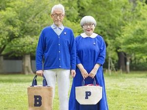 Couples Goals! Gaya Kakek Nenek yang Bikin Baper