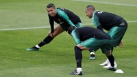 Padahal rekan-rekan setim Ronaldo di Portugal sudah berlatih tak lama setelah kompetisi 2017/2018 tuntas. Bahkan sudah melakoni sekali laga ujicoba kontra Tunisia yang berakhir 2-2. (Rafael Marchante/REUTERS)