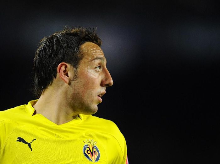 Santi Cazorla kembali ke lapangan setelah absen sekitar dua tahun (David Ramos/Getty Images) Santi Cazorla kembali ke lapangan setelah absen sekitar dua tahun (David Ramos/Getty Images)