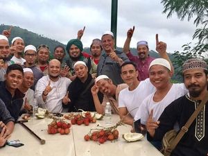 Ini Bukti Kalau Opick Doyan Ngopi dan Ngumpul Bareng Temannya