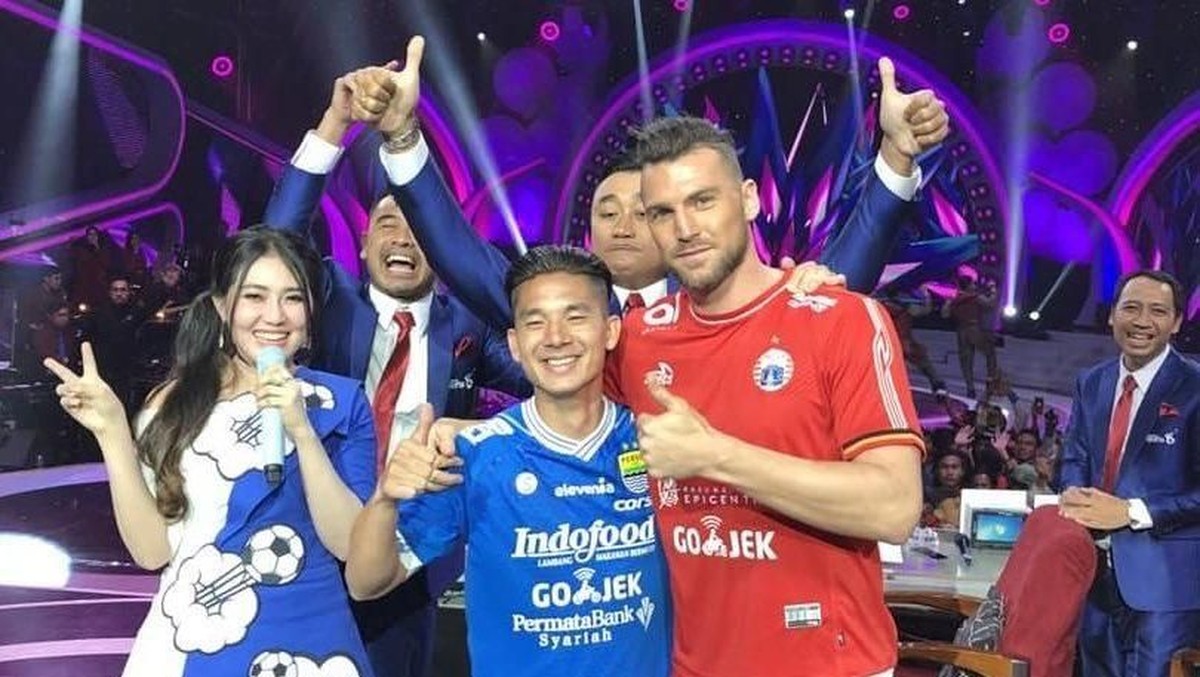 Via Vallen dan Marko Simic dalam acara peluncuran Liga 1 2018 (Foto: Instgaram @markosimic_77)
