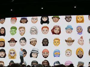 Apple Hadirkan Pesaing Samsung AR Emoji Apple Hadirkan Pesaing Samsung AR Emoji