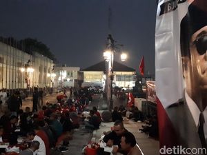 Peringati Harlah Sukarno ke-117, Simpatisan PDIP Botram di Jalanan