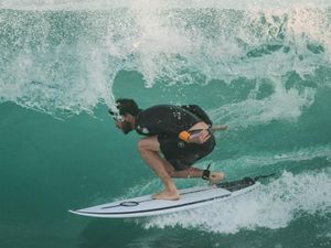 Foto: Liam Hemsworth yang Senang Basah-basahan