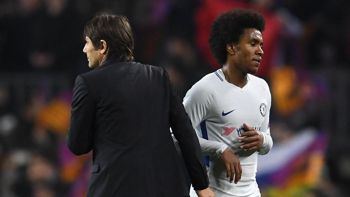 Willian mengaku mengalami kesultian selama Chelsea dilatih Antonio Conte (Foto: David Ramos/Getty Images)