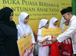 Pemberian Santunan untuk 5.700 Anak Yatim