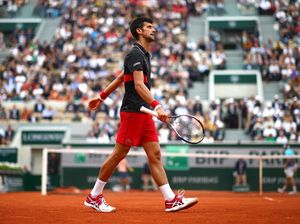 Djokovic Ditumbangkan Petenis Nonunggulan di Perempatfinal Djokovic Ditumbangkan Petenis Nonunggulan di Perempatfinal