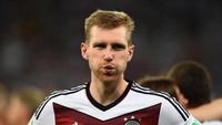 Masih dengan catatan 14 kemenangan ada pemain Jerman lainnya, Per Mertesacker. Dia mempersembahkan gelar juara di Piala Dunia 2014. (Foto: Matthias Hangst/Getty Images)