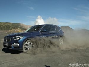 BMW X3 Main Pasir di Bromo
