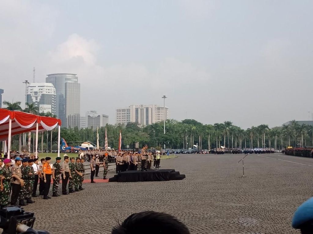 Kapolri-Panglima TNI Pimpin Apel Operasi Ketupat 2018 Kapolri-Panglima TNI Pimpin Apel Operasi Ketupat 2018