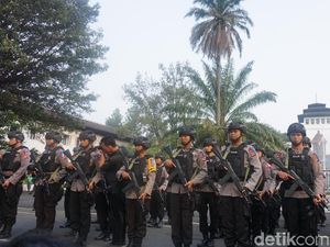 Brimob Kawal Objek Wisata Pantai Selatan Garut