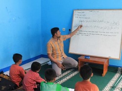 Sempat Disangka Sesat, Kini Zein Punya Ratusan Santri